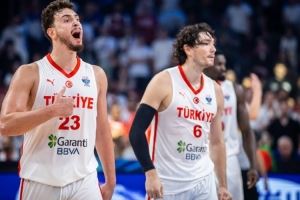 爆砍24分16板6助2帽率队晋级八强！申京：为了国旗我们将战斗到底