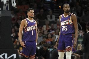 阿门打控卫？尼克-杨：发生在布克身上的事又来了 让人强行打控卫