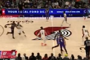 攻防建功!格兰特前场抢断艾顿 随后一条龙反击空篮暴扣