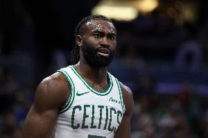 爵士凯尔特人裁判报告:漏吹杰伦-布朗被“滑铲” 错判科塔犯规