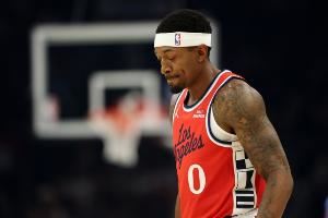 媒体人:比尔赛季报销 快船三巨头还没聚齐就少一头